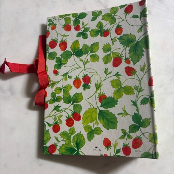 Vintage 80s Hallmark strawberry expanding recipe file folder with ribbon closure - Picture 2 of 9